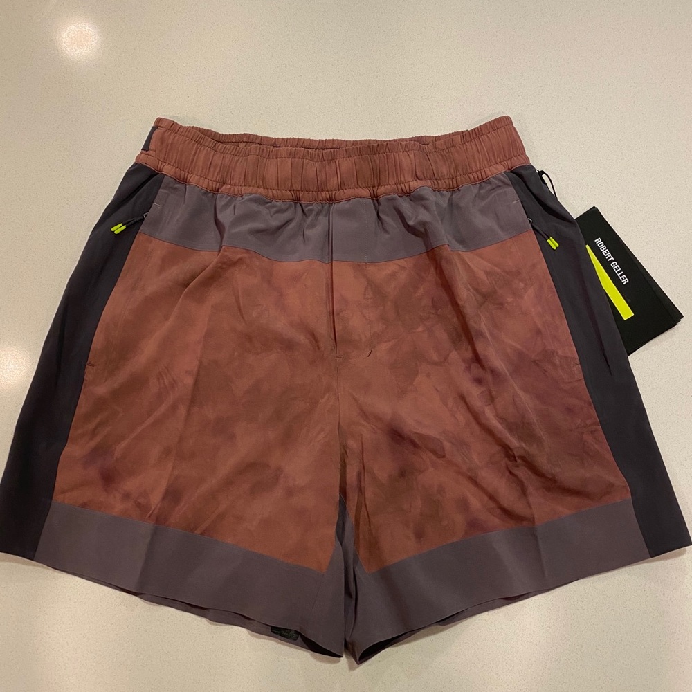 NWT Lululemon Take the Moment Men’s 6 inch short